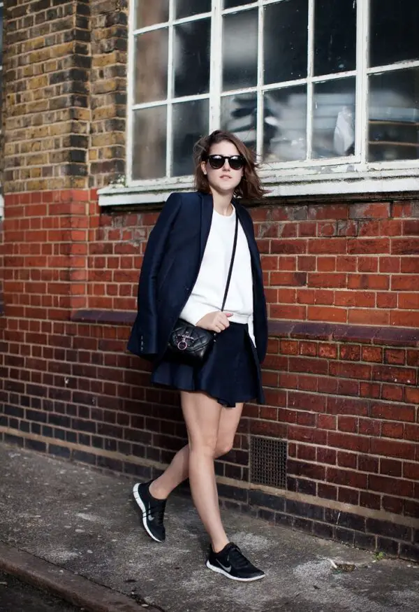 4-suit-with-pleated-skirt-and-sneakers