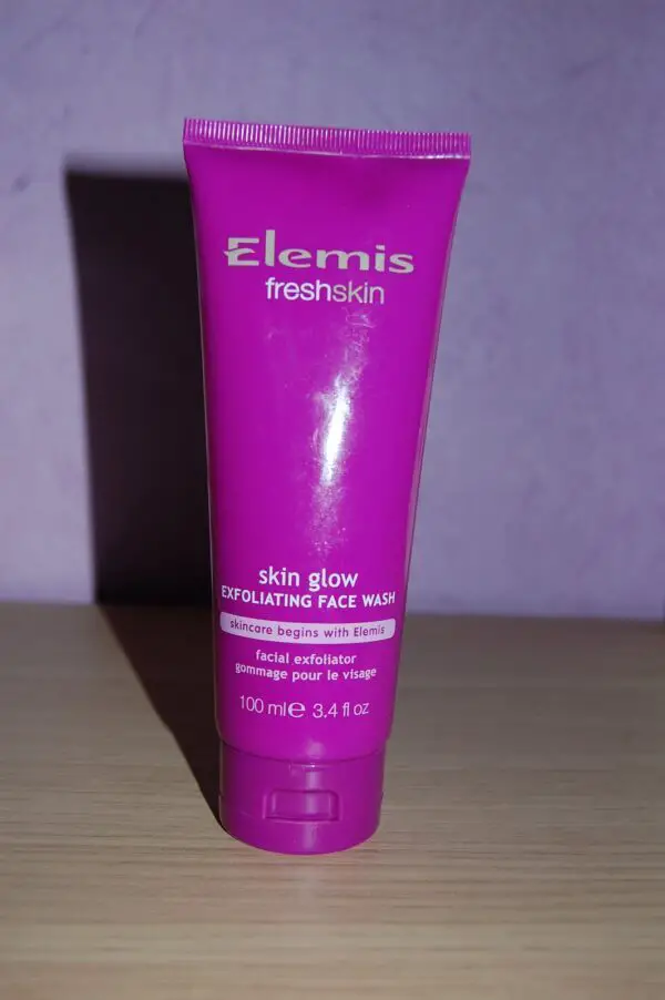 5-elemis-skin-glow-exfoliating-face-wash