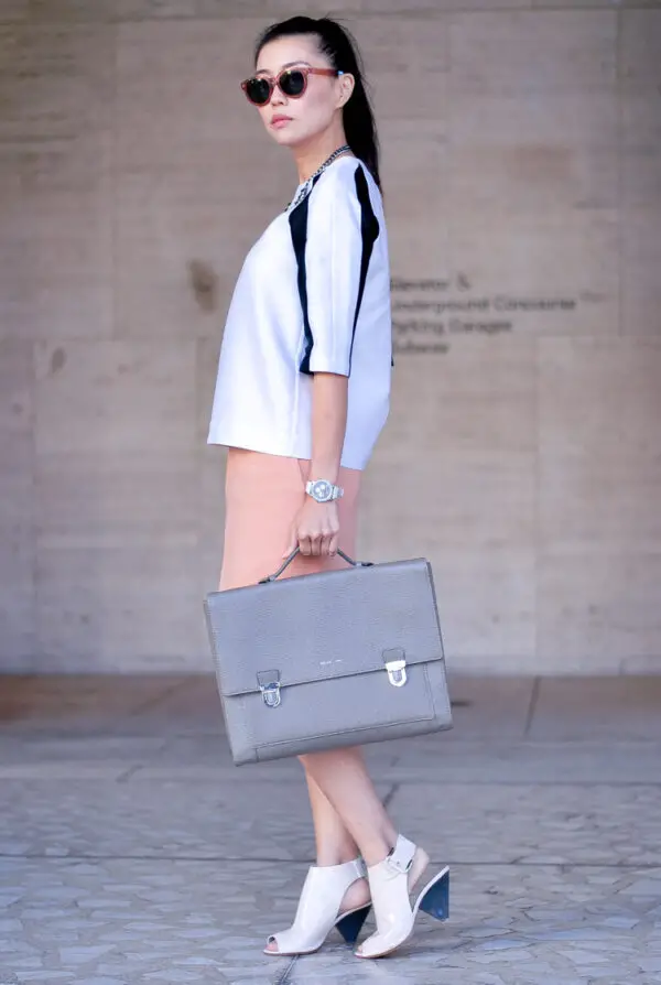 5-architectural-outfit-with-gray-briefcase-and-slip-on-sandals