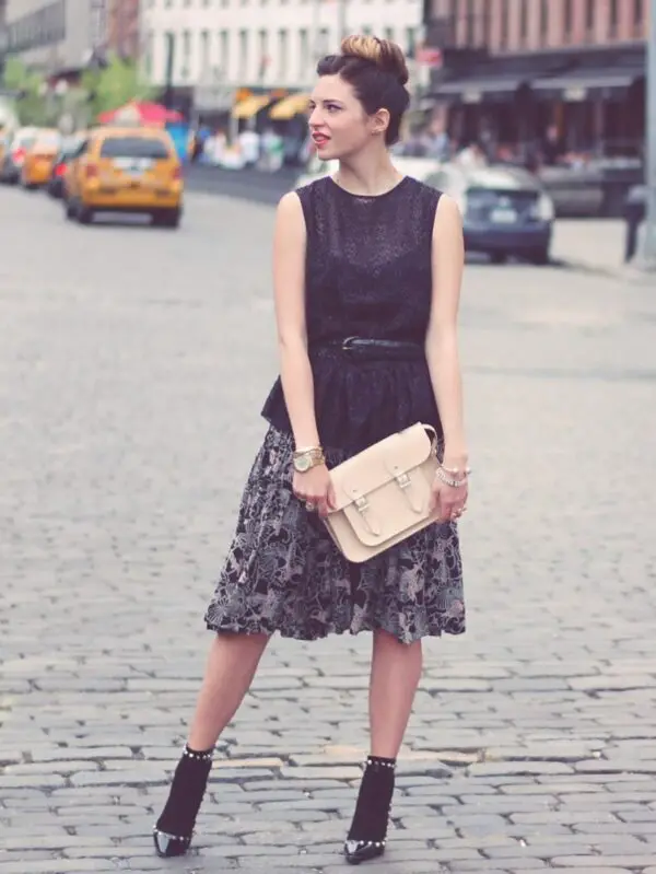 5-classic-skirt-with-vintage-top-and-socks-with-pumps