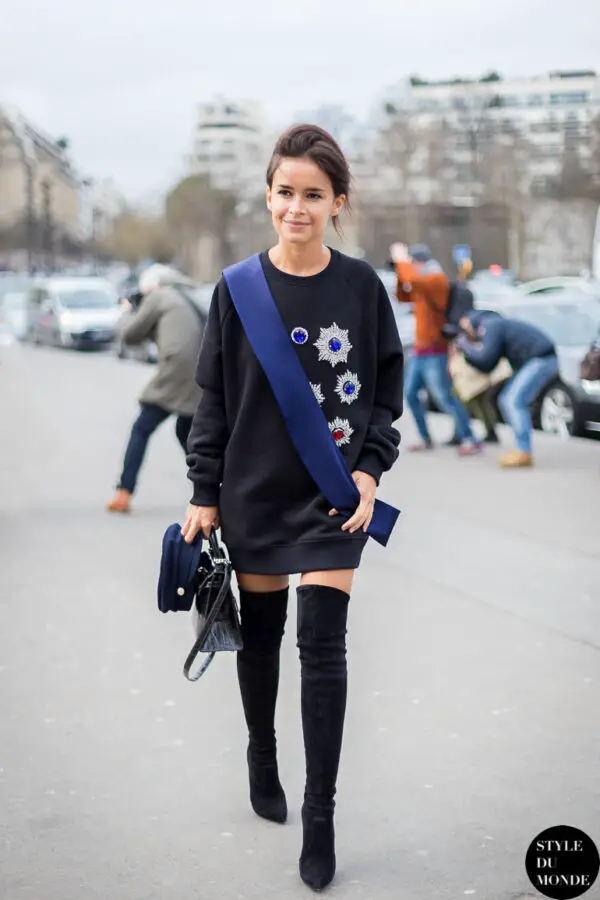 6-brooch-with-oversized-sweater-and-boots