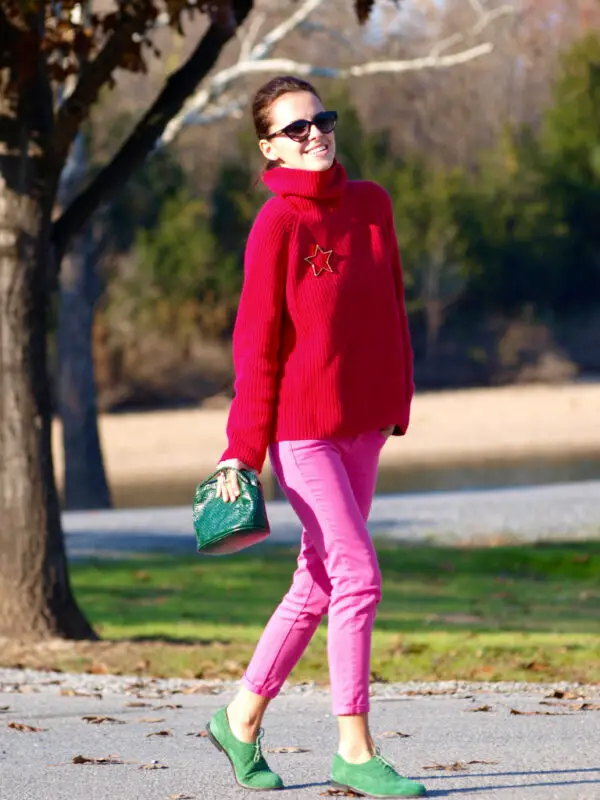 6-turtleneck-sweater-with-pink-pants