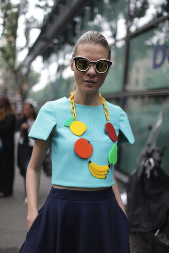 8-fruits-necklace-with-blut-top-and-skirt