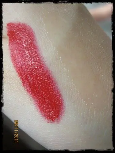 loreal-infallible-lip-duo-compact-in-invisible-red-swatch-375x500-1