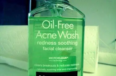 neutrogena-oil-free-acne-wash-redness-soothing-facial-cleanser-review-375x500-1