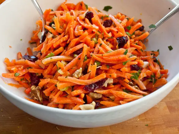 carrot-walnut-salad-with-granberries