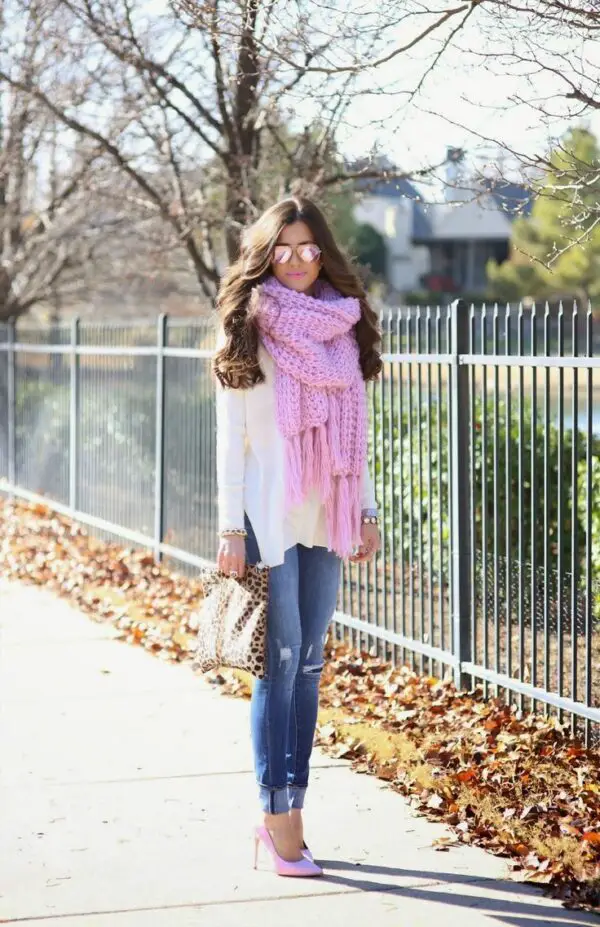 chunky-knit-pink-scarf-with-tassels