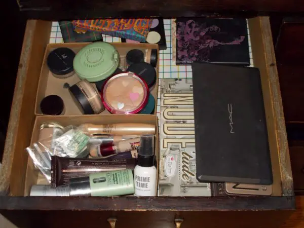 make-up-storage