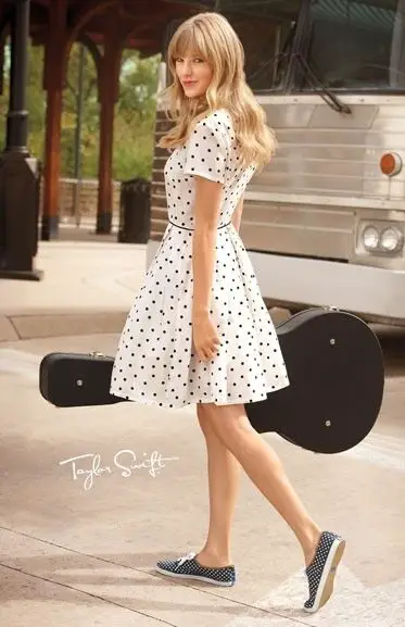 taylor-swift-polka-dot-dress