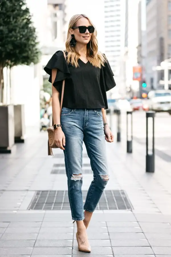 1-breezy-black-top-with-jeans-and-nude-pumps