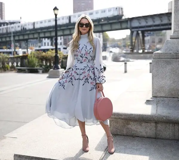 1-breezy-floral-dress-with-chic-rounded-bag
