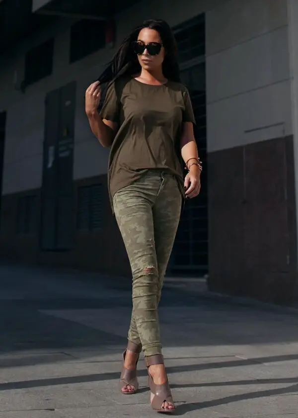 1-camo-pants-with-loose-tee-and-patent-sandals