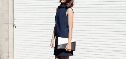 1-chic-clutch-with-navy-dress