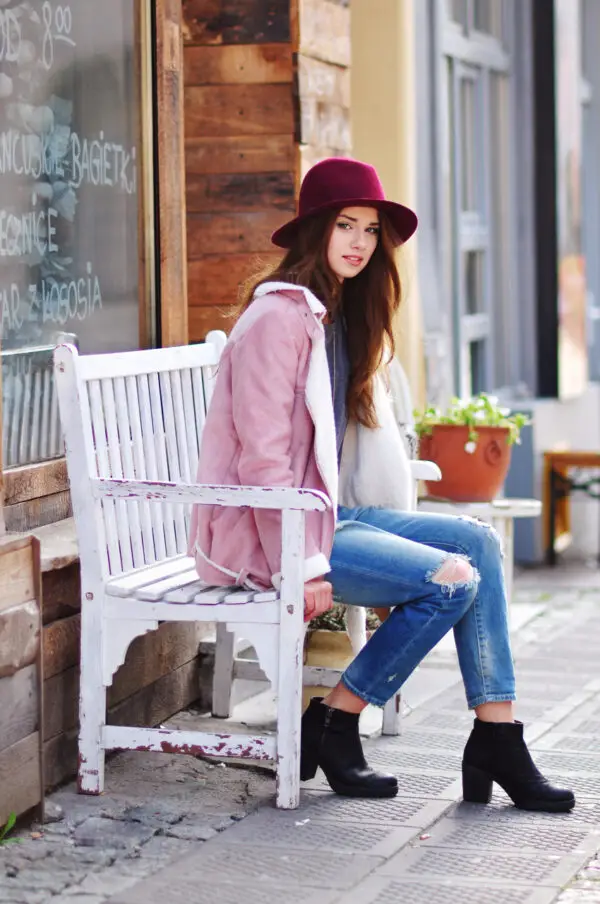 1-chic-hat-with-casual-outfit