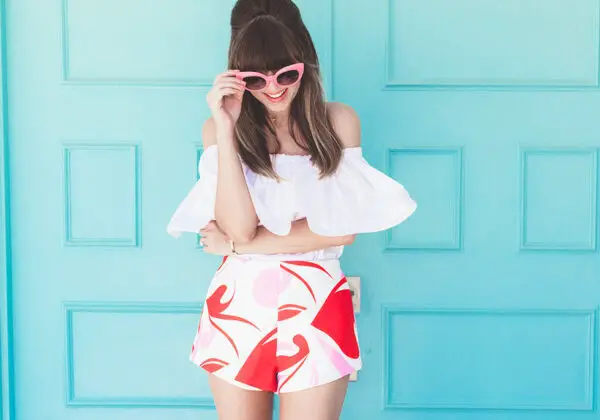 1-chic-sunglasses-with-ruffled-top-and-chic-shorts