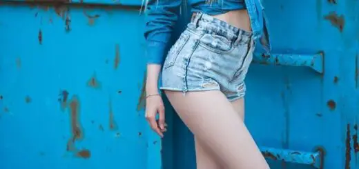 1-cropped-chambray-shirt-with-cut-off-shorts-and-grunge-boots