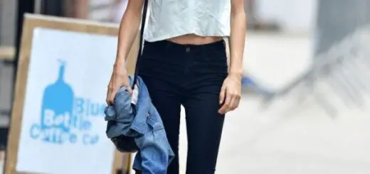 1-cropped-tank-with-jeans