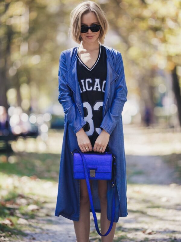 1-jersey-with-blue-coat-and-bag
