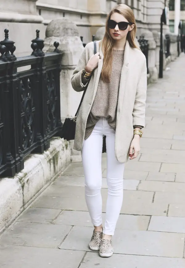1-monochromatic-outfit-with-animal-print-sneakers