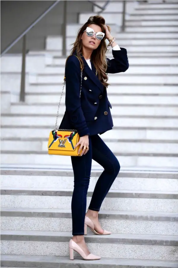 1-navy-blazer-with-skinny-jeans-and-brightly-colored-clutch-bag