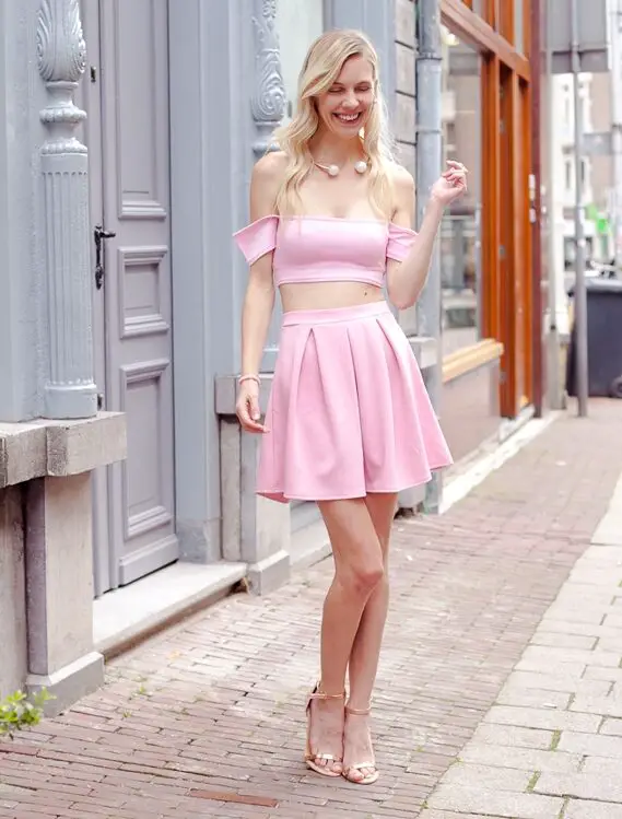 1-pearl-choker-with-pink-bandeau-and-full-skirt-1
