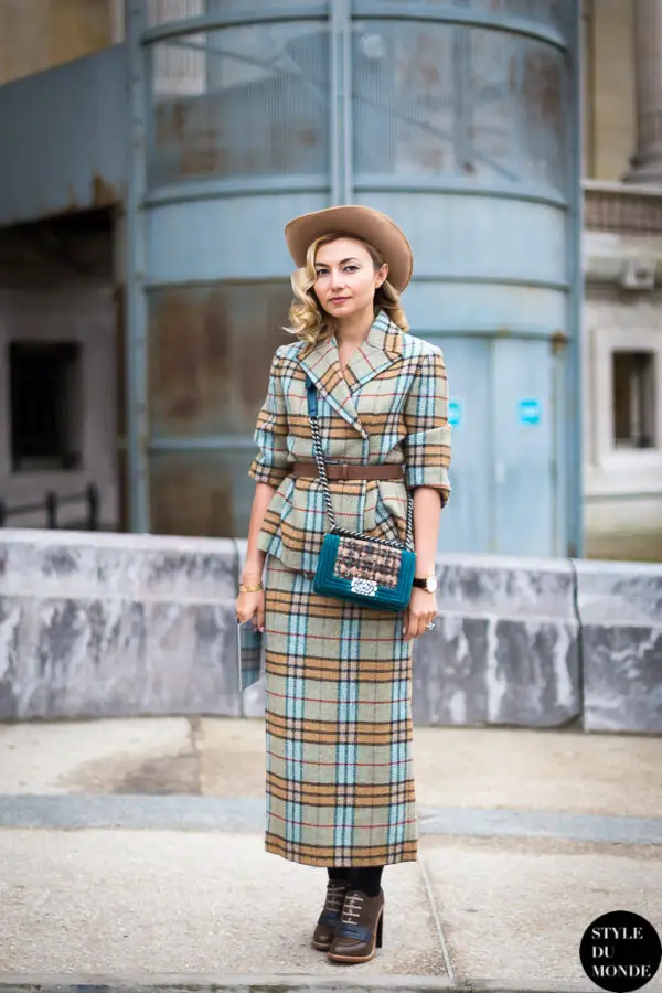 1-plaid-outfit-with-structured-bag