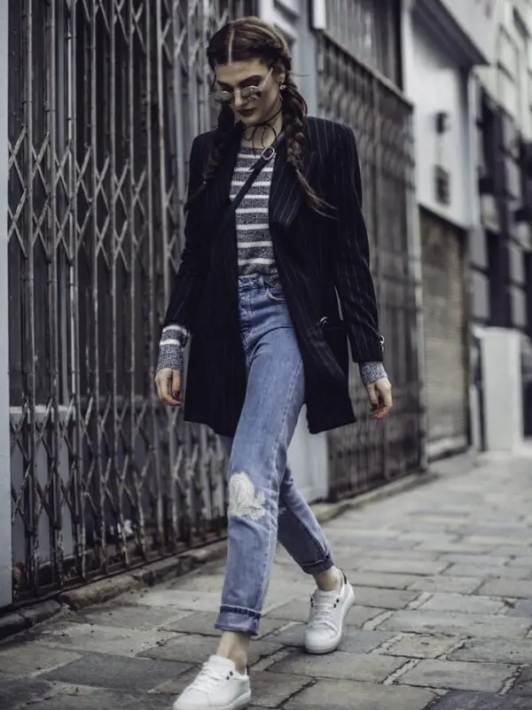 1-sneakers-with-cuffed-jeans-and-boyfriend-coat
