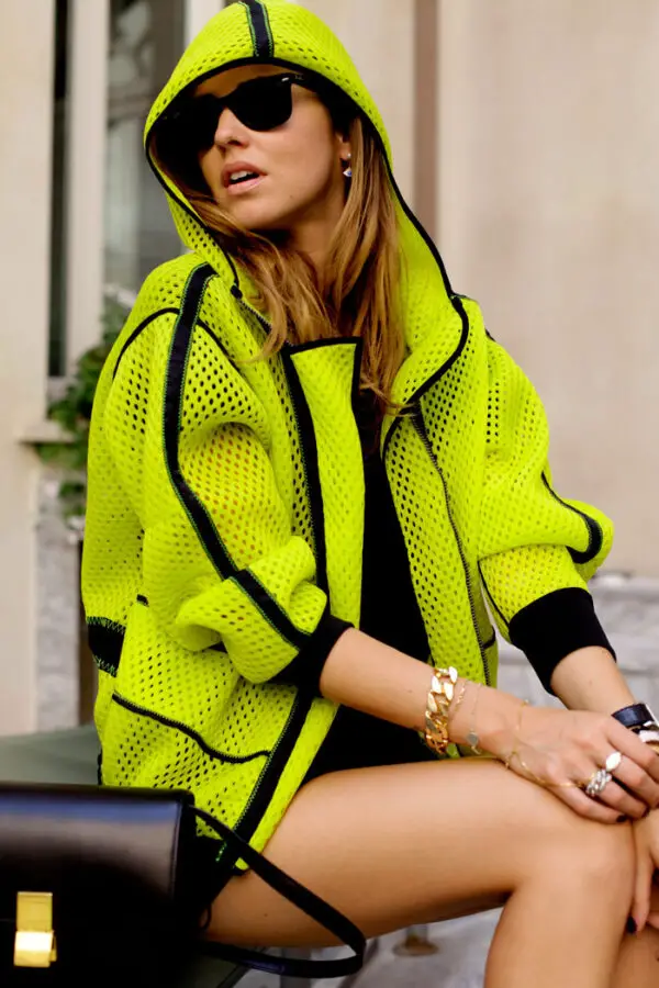 1-sporty-hoodies-with-chic-outfit-and-gold-bracelet-1