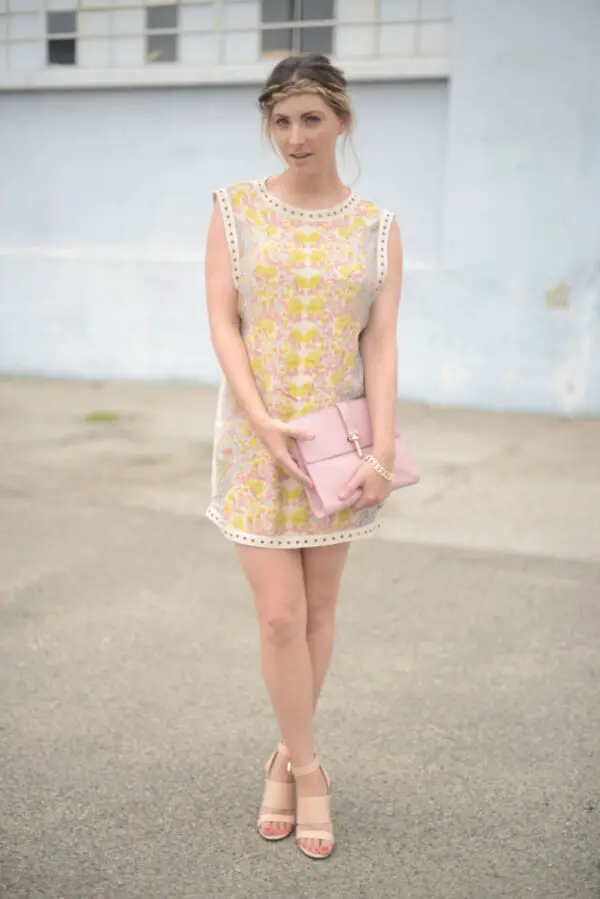 1-statement-dress-with-neutral-colored-bag
