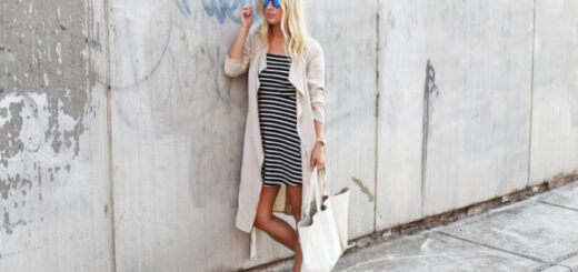 1-tote-bag-with-striped-dress