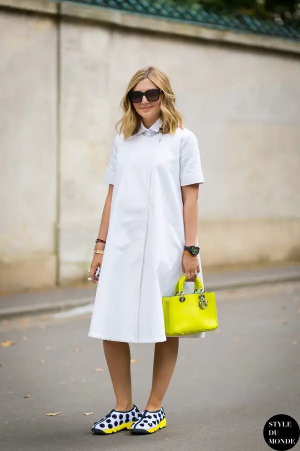 1-white-dress-with-chic-sneakers-and-yellow-bag