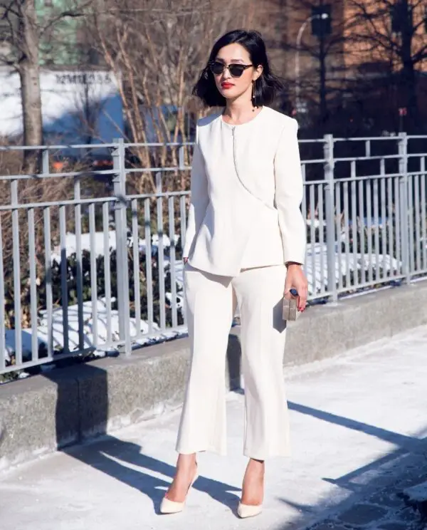 1-winter-white-outfit-with-classic-pumps-2