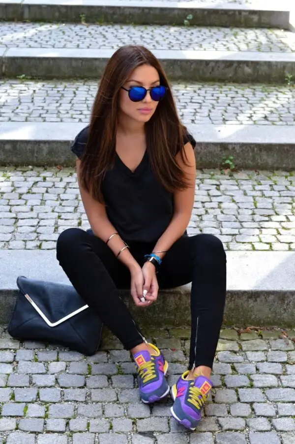 2-all-black-outfit-with-mercury-sunglasses-and-colorful-sneakers-1