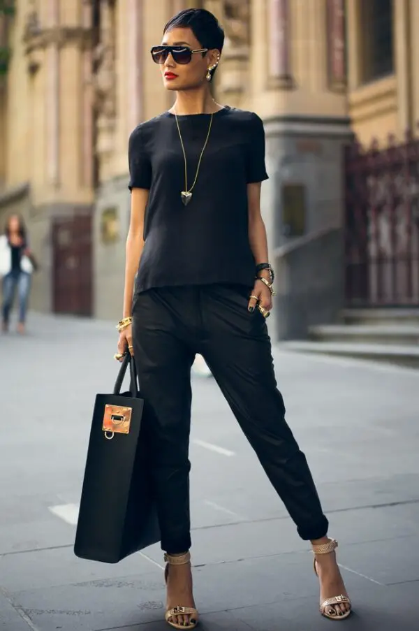 2-all-black-outfit-with-structured-bag