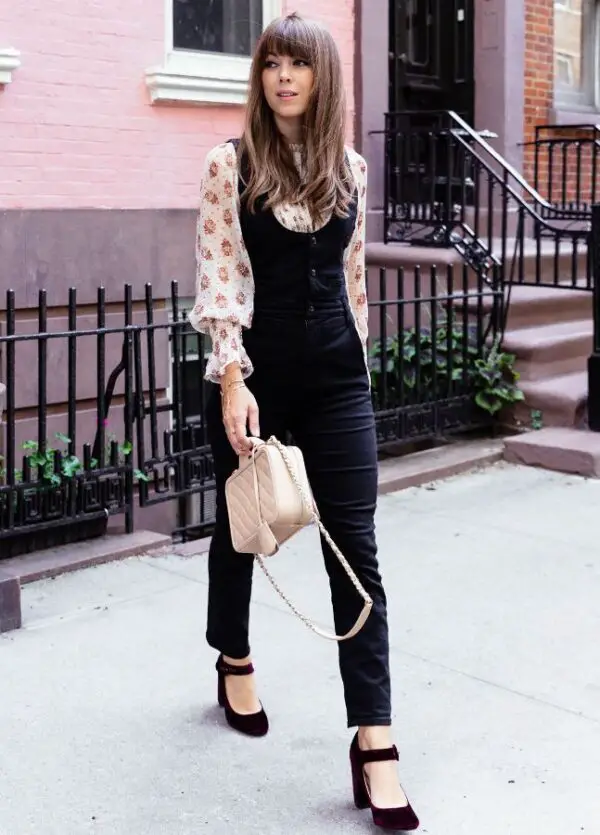 2-chic-bag-with-overalls-and-printed-top