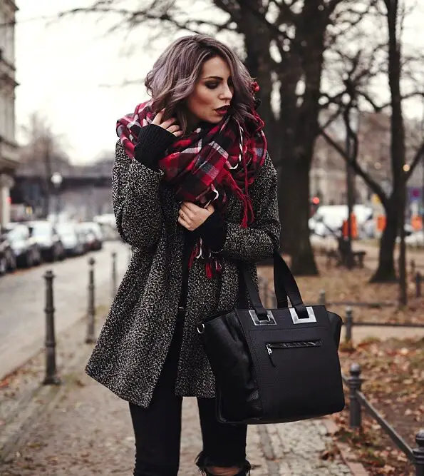 2-cozy-fall-coat-with-grunge-scarf