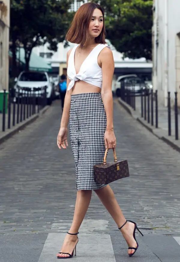 2-cropped-bandeau-top-woth-pencil-skirt