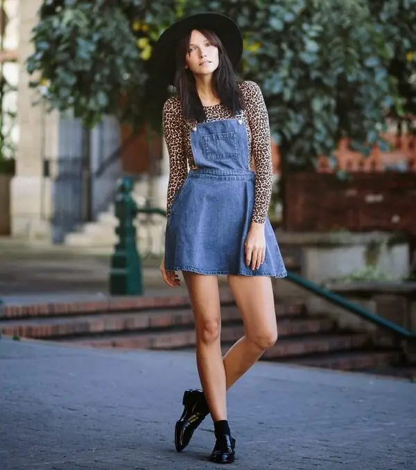 2-denim-jumpdress-with-printed-top-and-boho-hat