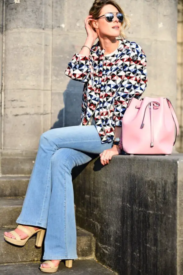 2-flared-jeans-with-abstract-print-top