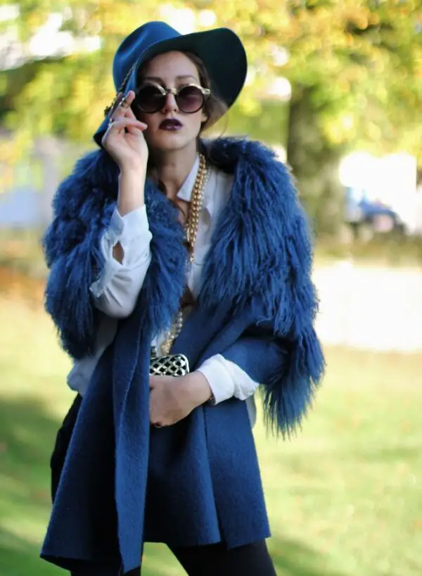 2-gold-chain-necklace-and-rounded-sunglasses-with-glamorous-outfit