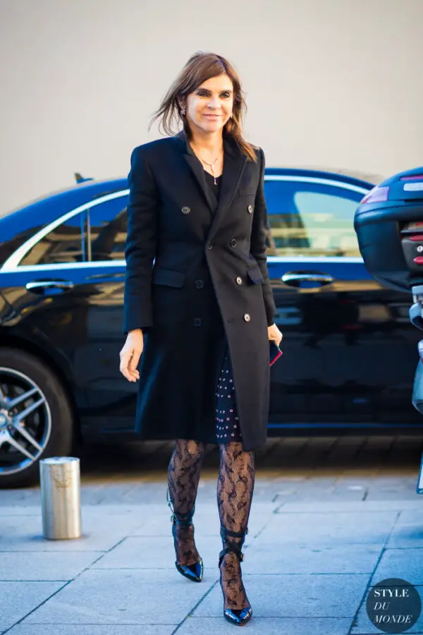 2-lace-tights-with-structured-coat