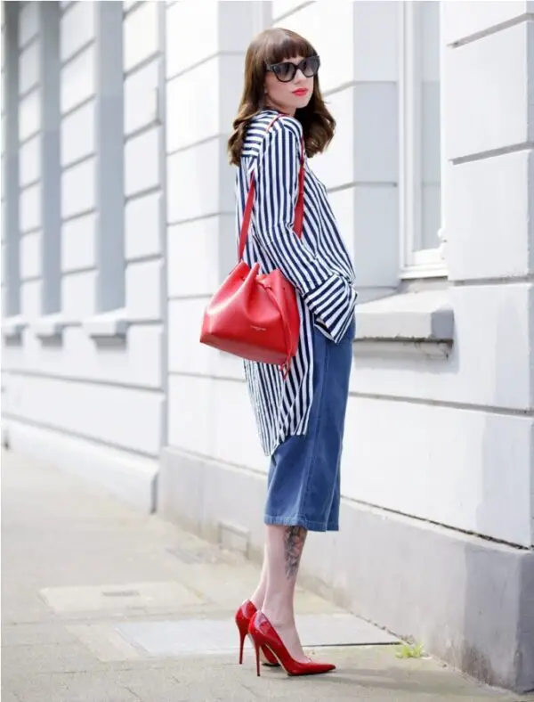 2-oversized-shirt-with-denim-culottes-and-red-pumps