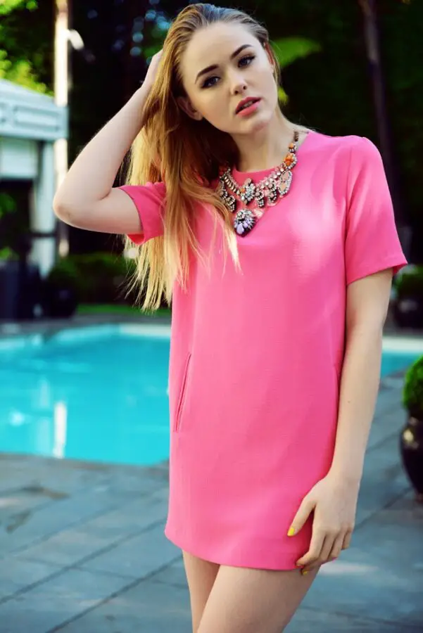 2-statement-necklace-with-pastel-pink-shirtdress