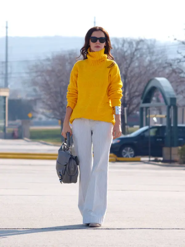 2-turtleneck-sweater-with-white-pants