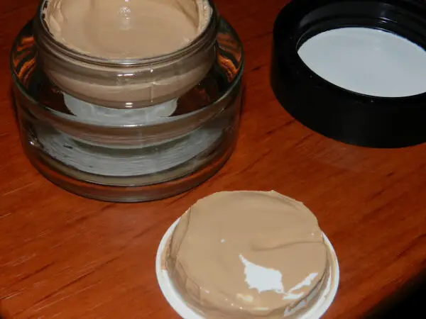 3-colorstay-whipped-creme-foundation-by-revlon