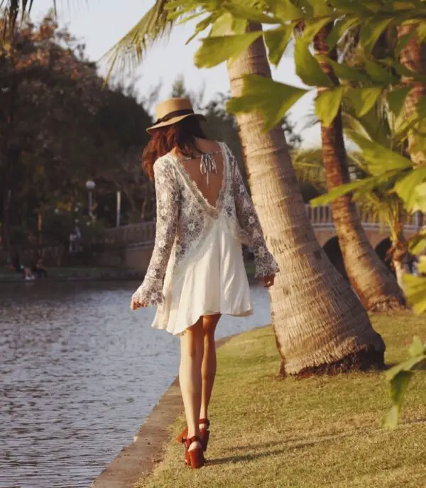 3-backless-dress-with-straw-hat
