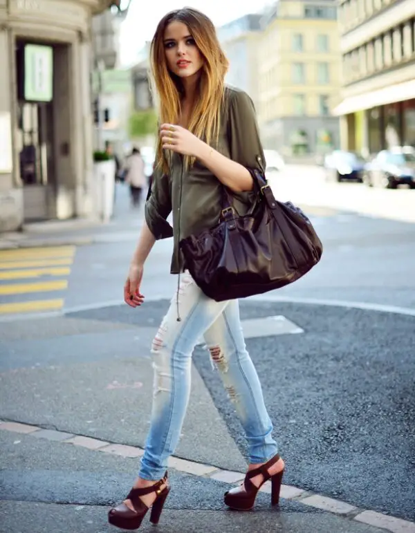 3-chunky-sandals-with-casual-outfit