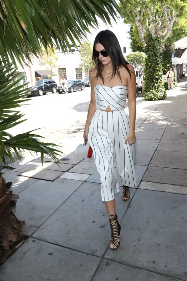 3-kendall-jenner-in-striped-outfit