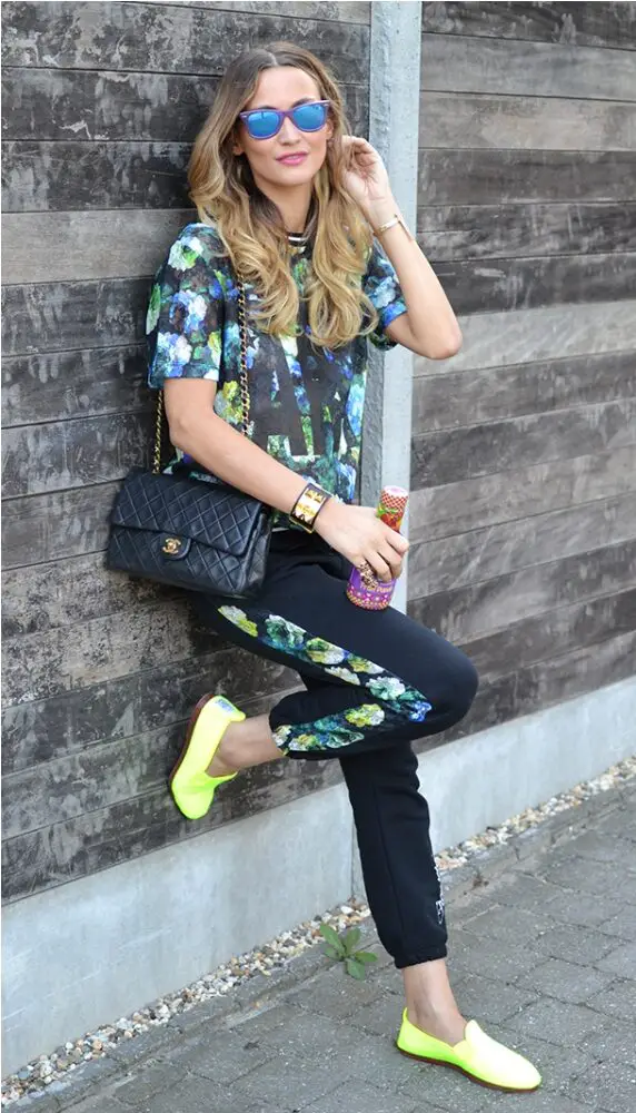 3-sporty-chic-outfit-with-neon-flats