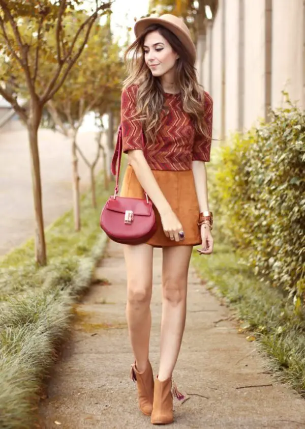 3-suede-miniskirt-with-red-saddle-bag